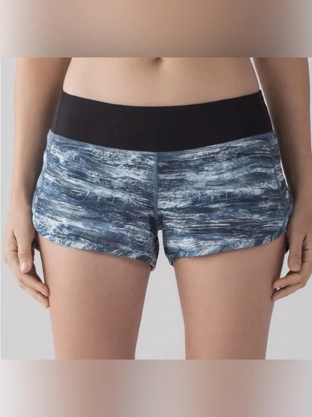 Lululemon Speed Up Shorts Size 4 Lined 2.5 BLUEWATER - Picture 2 of 9